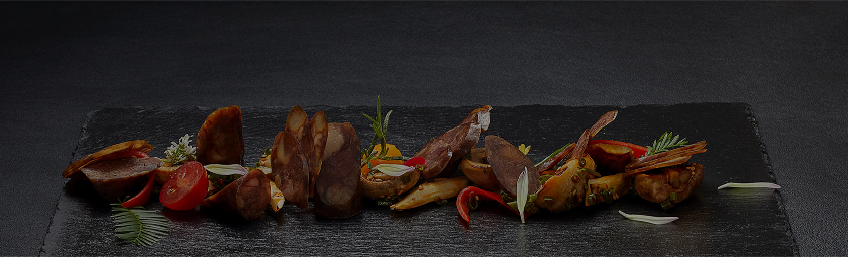 以食品為主體，以屠宰和養殖為兩翼